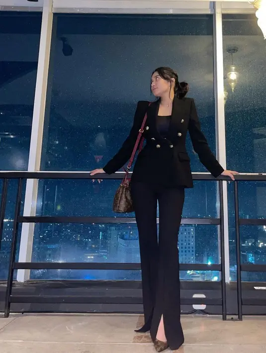 <p>[Foto: Instagram/azizahsalsha_]</p>