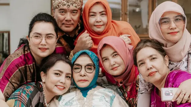 Larasarun ibunda Mayangsari