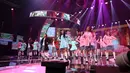 Kolaborasi Zahra Damariva, Cherrybelle, Blink dan Teenebelle membawakan lagu berjudul Di Mana Malumu. (Adrian Putra/Bintang.com) 