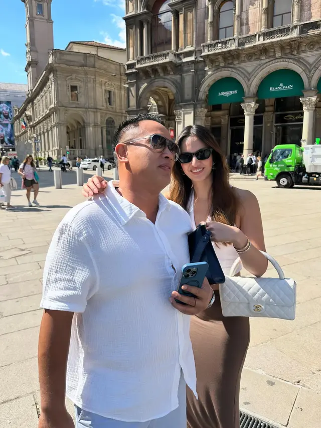 Tanpa Buah Hati, Ini 8 Potret Nia Ramadhani Liburan Bareng Suami di Italia