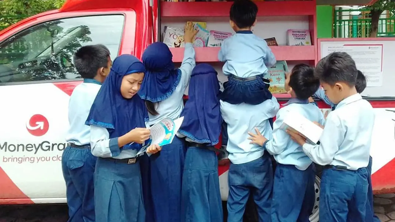 MoneyGram dan YPPI memperluas mobil pustaka pintar.