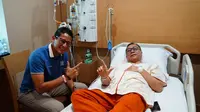 Sandiaga Jenguk Zulkifli Hasan yang Kelelahan di MMC Jakarta