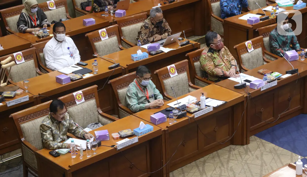 Suasana rapat kerja dan rapat dengar pendapat (RDP) yang digelar Komisi IX di Kompleks Parlemen Senayan, Jakarta, Rabu (10/3/2021). Rapat yang dihadiri Ketua Tim Pengembangan Vaksin Nusantara Terawan Agus Putranto itu untuk mendengarkan soal pengembangan Vaksin Nusantara. (Liputan6.com/Angga Yuniar)