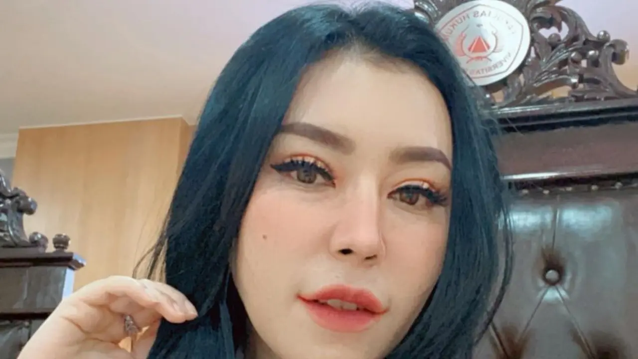 Baby Sexyola menjadi hakim (https://www.instagram.com/p/CQSexpGsEJO/)