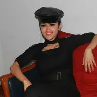 Julia Perez lahir di Jakarta, 15 Juli 1980, ia memulai kariernya di Perancis.