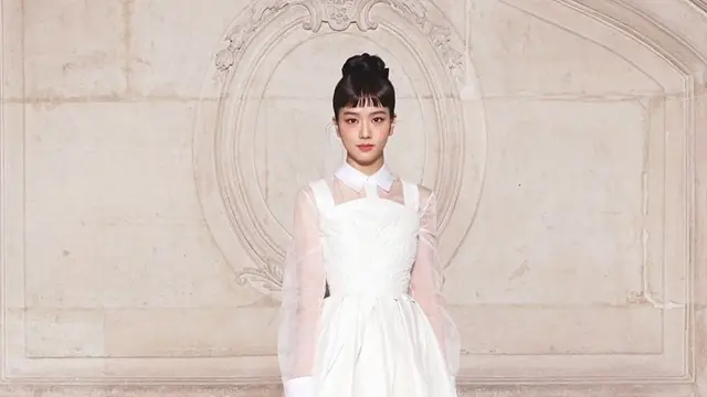 Tampil Beda, Ini Potret Jisoo dengan Rambut Berponi yang Curi Perhatian