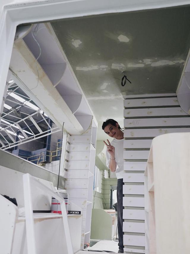 6 Potret Camper Van Rey Mbayang yang Dibuat untuk Dinda Hauw, Siap Traveling Bareng