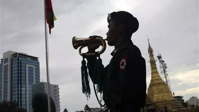 21 Oktober 2010: Myanmar Mengganti Bendera Nasional
