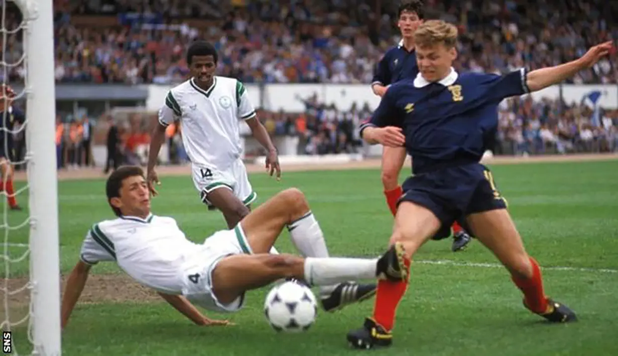 Skotlandia menjadi tuan rumah Piala Dunia U-17 edisi ketiga pada 1989 yang menjadi edisi terakhir masih menyandang label Piala Dunia U-16 sebagai cikal bakal Piala Dunia U-17 hingga saat ini. Skotlandia tampil sebagai runner-up Piala Dunia U-17 1989 setelah kalah dari Arab Saudi di laga final (24/6/1989) lewat adu penalti 4-5 setelah hingga perpanjangan waktu skor sama kuat 2-2. (bbc.com)