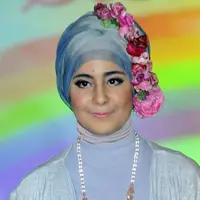 Risty Tagor adlaah salah satu orang yang memilih mengenakan hijab syar'i