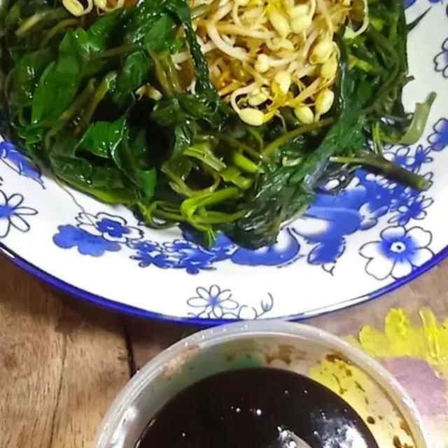 Resep rujak kangkung petis. (dok. Cookpad @budeAndriek)