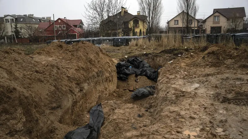 Kuburan massal di Bucha yang berlokasi di daerah luar Kyiv, Ukraina.