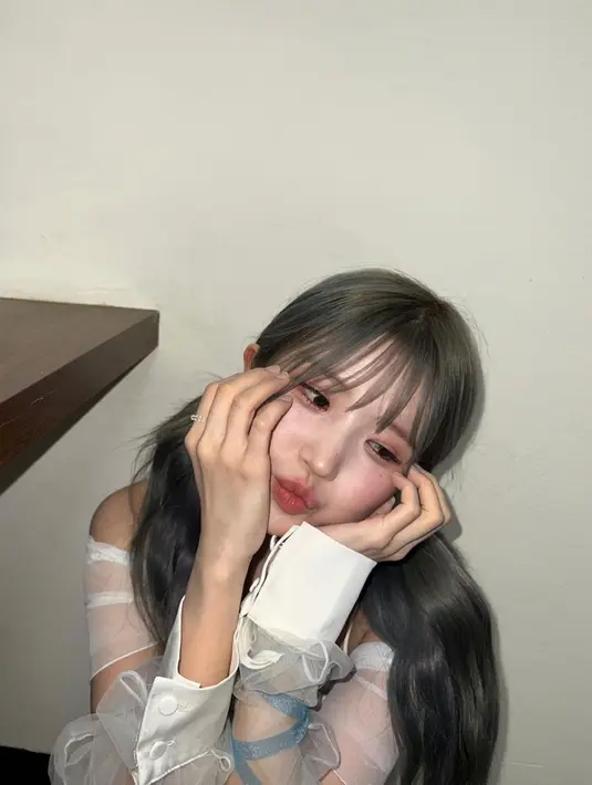 Punya visual yang menggemaskan, Hayoung merupakan member tertua yang kedua setelah sang leader, Saerom. (FOTO: instagram.com/shy9_29/)