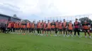 Dukungan luar biasa The Jakmania di sesi latihan ini diharapkan menjadi tambahan motivasi bagi Macan Kemayoran agar tampil habis-habisan, menjaga gengsi, dan mengincar kemenangan atas rival abadi mereka. (Bola.com/M Iqbal Ichsan)