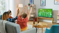 Ilustrasi nobar pertandingan sepak bola. (Shutterstock/Gorodenkoff)