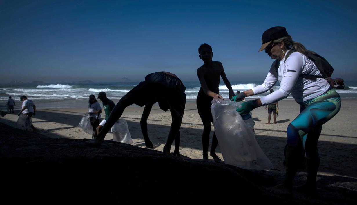 Hari Laut Sedunia juga dirayakan untuk meningkatkan kesadaran tentang peran penting lautan dan bagaimana orang dapat membantu melindunginya. (AP Photo/Bruna Prado)