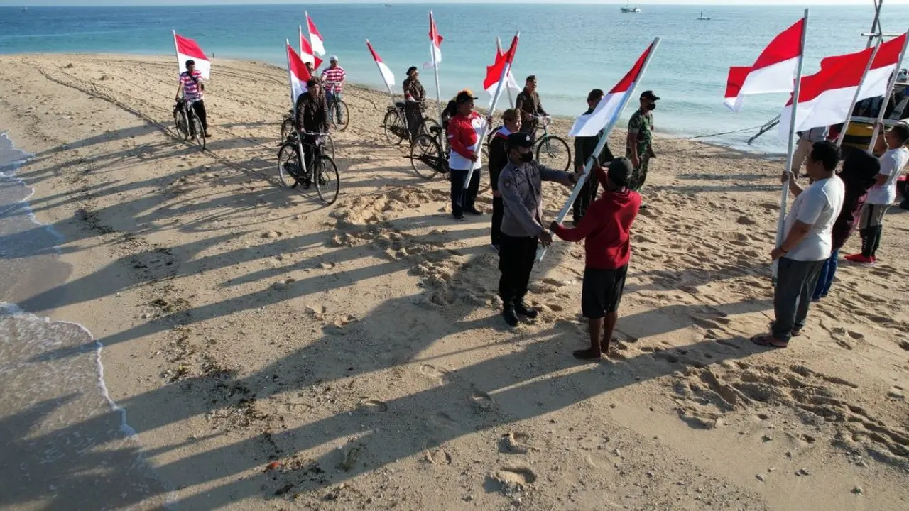 Para nelayan di Probolinggo terima bantuan 10 juta bendara merah putih (Istimewa)