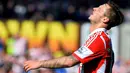 Geoff Cameron bek Stoke City terlihat kecewa setelah kehilangan kesempatan pada pertandingan sepak bola Liga Premier Inggris antara Stoke City vs Norwich City di Stadion Britannia (29/09/13). (AFP/Paul Ellis)