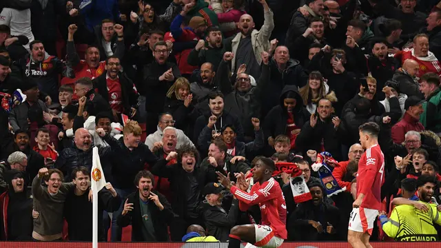Selebrasi pemain Manchester United saat menang super dramatis atas Lyon di Liga Europa