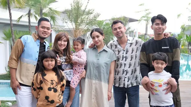 6 Potret Kebersamaan Dimas Ahmad dan Rafathar, Bak Ayah dan Anak