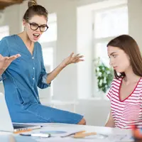 Ilustrasi gaya parenting VOC yang keras / Freepik by garetsvisual