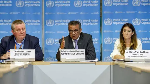 Tedros Adhanom Ghebreyesus (tengah), direktur jenderal Organisasi Kesehatan Dunia, berbicara pada konferensi pers tentang pembaruan COVID-19, di kantor pusat WHO di Jenewa, Swiss.