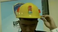 Dua mahasiswa di Semarang menciptakan helm pendeteksi gas yang bocor.