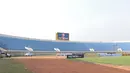 Tribun Utara yang biasanya penuh oleh Bobotoh tampak kosong saat laga Persib Bandung melawan PS TNI pada lanjutan Liga 1 2017 di Stadion Si Jalak Harupat, Sabtu (05/8/2017). Persib menang 3-1. (Bola.com/Nicklas Hanoatubun)