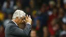 Pelatih Timnas Aljazair, Vahid Halilhodzic, tertunduk usai dikalahkan Jerman 1-2 di laga 16 besar Piala Dunia 2014 di Stadion Beira Rio, Porto Alegre, (1/7/2014). (REUTERS/Darren Staples) 