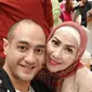 Venna Melinda dan Ferry Irawan kerap terlihat kompak dan mesra hingga disebut sebagai pasangan saling cinta. (FOTO: instagram.com/ferryirawanreal/)