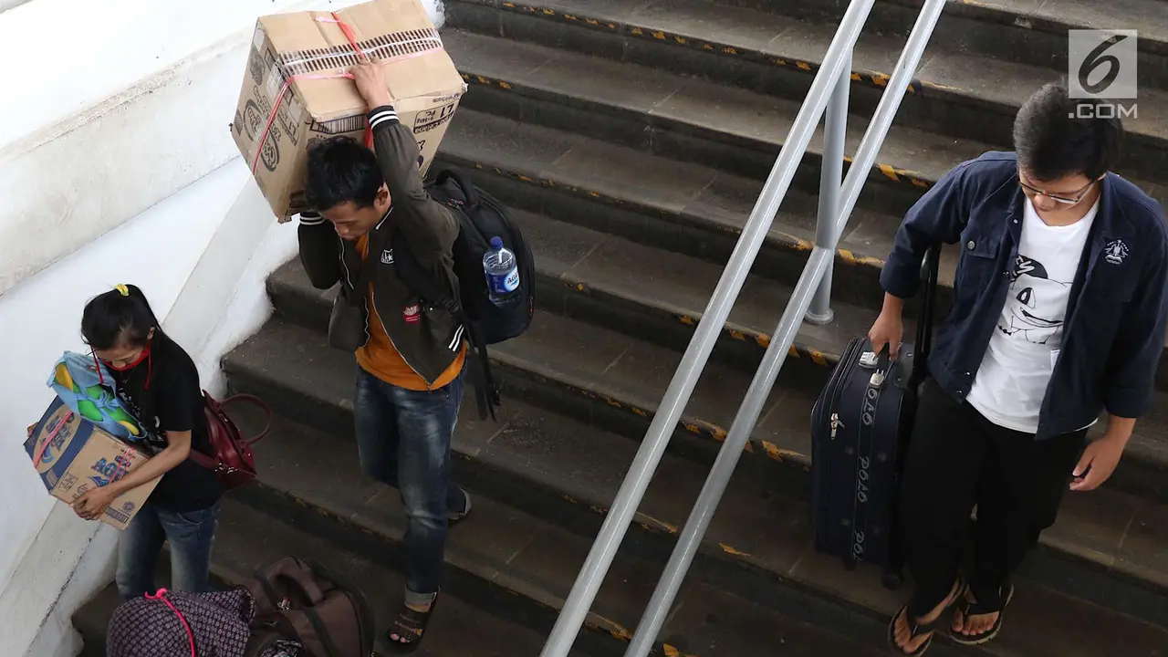 Arus Balik Di Stasiun Pasar Senen
