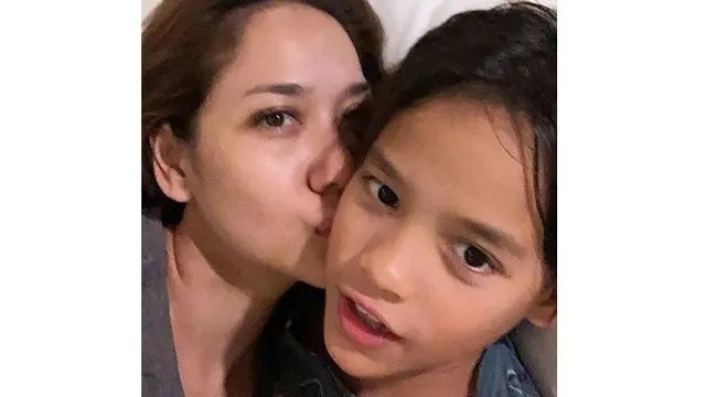 6 Potret BCL Pamer Muka Bantal Bareng Noah Sinclair, Bukti Ibu dan Anak Kompak