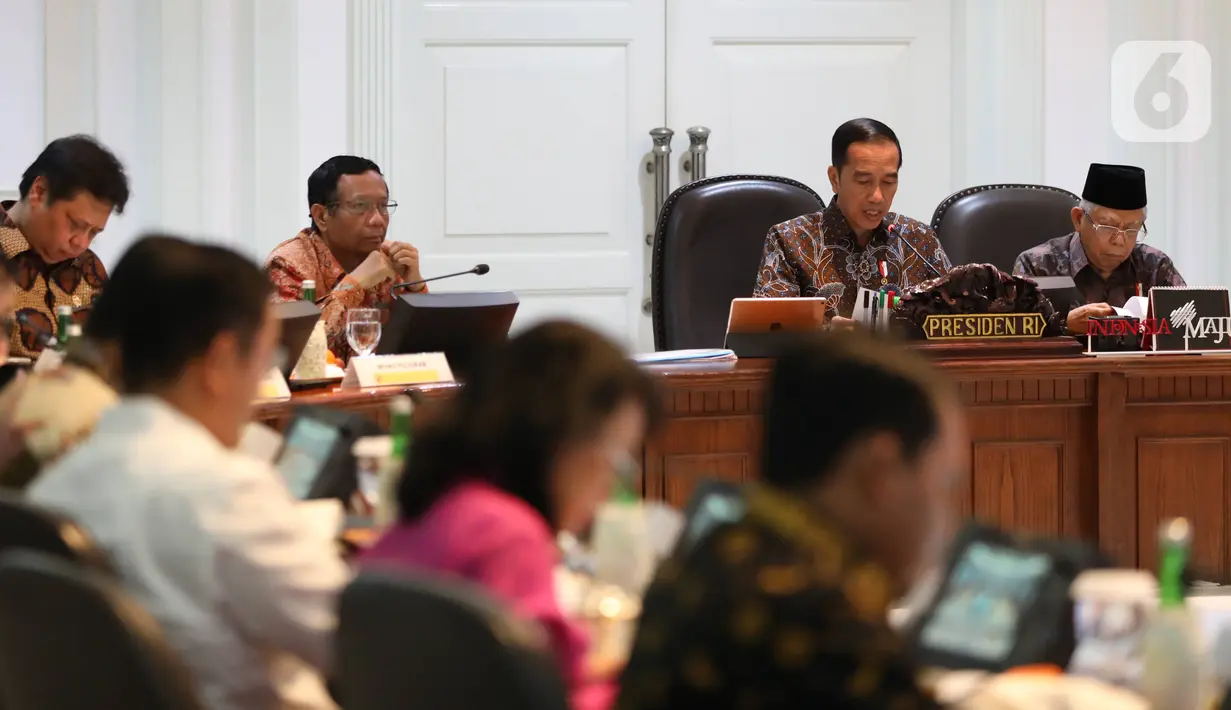 Presiden Joko Widodo dan Wakil Presiden Ma'ruf Amin memimpin rapat terbatas penanganan kekerasan terhadap anak di Kantor Presiden, Kamis (9/1/2020). Jokowi meminta jajaran melakukan reformasi besar-besaran pada manajemen penanganan kasus kekerasan pada anak. (Liputan6.com/Angga Yuniar)