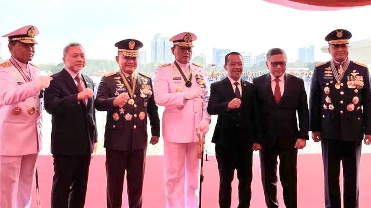 Sejumlah Menteri Kabinet Indonesia Maju menghadiri upacara peringatan HUT Ke-78 Tentara Nasional Indonesia (TNI) yang digelar di Lapangan Silang Monas, Jakarta Pusat, Kamis (5/10/2023).
