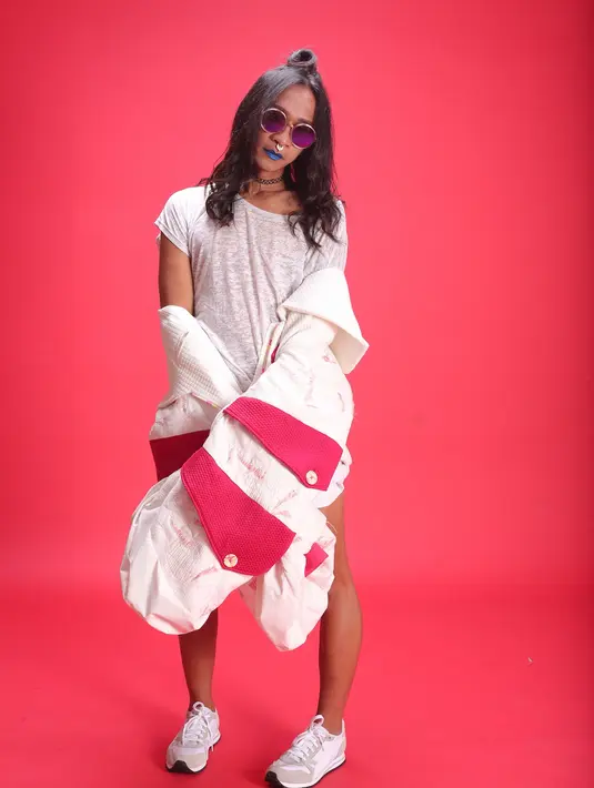 Seperti diketahui, sejak Aming mengajukan cerai pada Maret silam, Evelyn terus berusaha untuk mempertahankan rumah tangganya. Berbagai upaya dilakukan demi mempertahankan rumah tangga yang dibangun beberapa bulan tersebut. (Bambang E. Ros/Bintang.com)