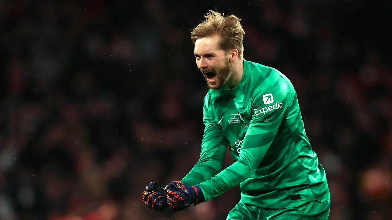 Foto: Dua Jempol untuk Caoimhin Kelleher, Lakukan Penyelamatan-Penyelamatan Krusial dan Bawa Liverpool Juara Carabao Cup 2023/2024