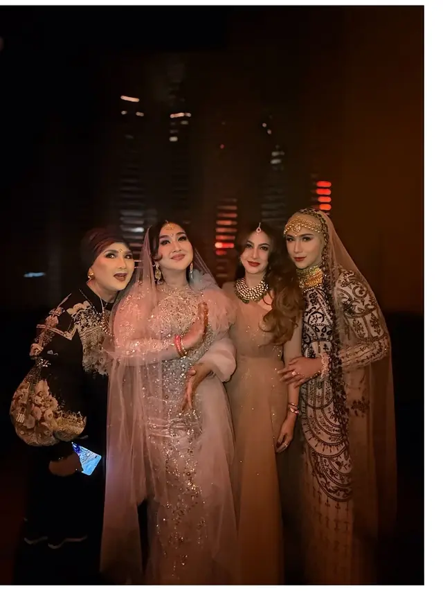 10 Artis Pakai Busana India di Acara Diwali 2025, Luna Maya hingga Wulan Guritno