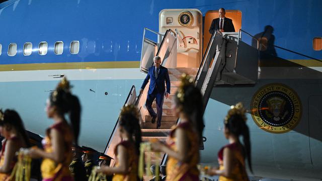 Tarian Khas Bali Sambut Kedatangan Presiden AS Joe Biden di Bali