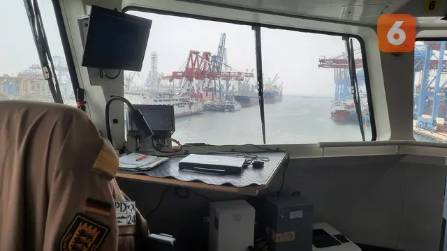 Kapal Jerman Bridge View