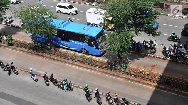 Semrawut Ojek Online Mangkal di Badan Jalan Bikin Kemacetan