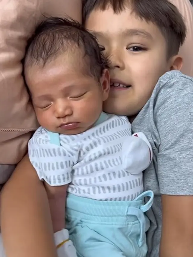 El Barack selalu mengasuh adiknya (Instagram/inijedar)