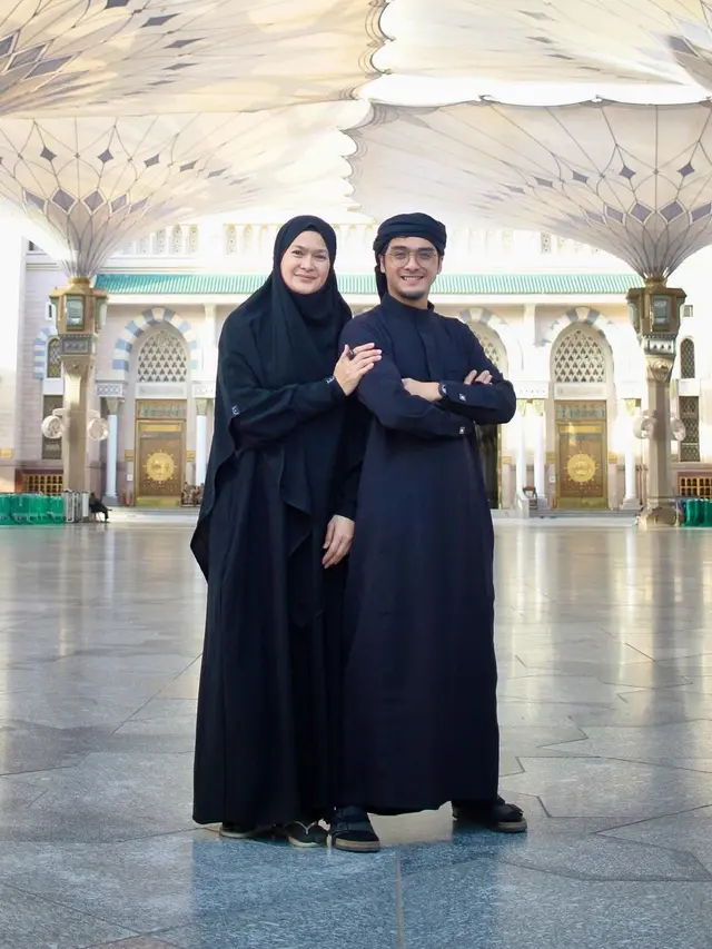 8 Potret Kompak Donna dan Ricky Harun, Janji Jaga Hingga Akhir Hayat