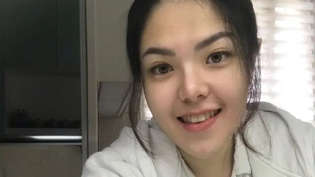 [Fimela] Sempat Positif Covid-19, Ini 7 Potret Cantik Tina Toon yang Pipinya Semakin Tirus