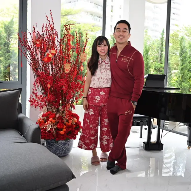 Rayakan Ultah Pernikahan ke-17, Ini 6 Potret Romantis Joe Taslim dan Istri