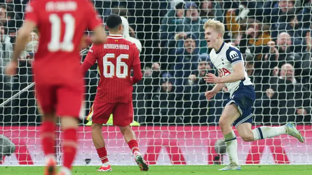 Foto: Aksi Lucas Bergvall Sang Pembeda, Tottenham Tekuk Liverpool di Carabao Cup