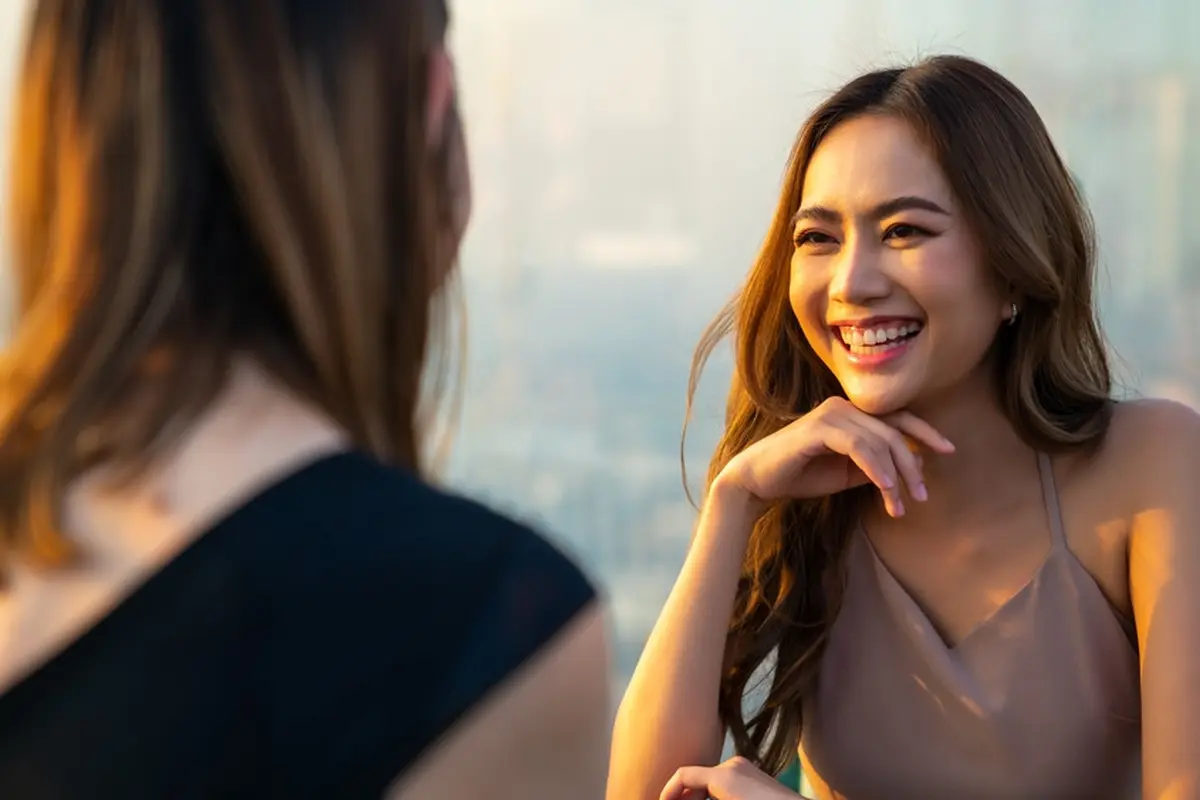 cantik bahagia tersenyum single