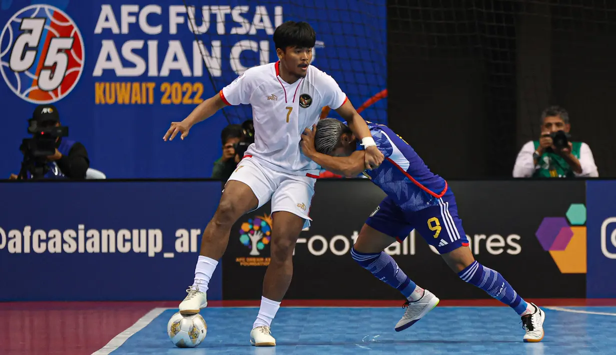 Kejadian sportif yang ditunjukkan Syauqi Saud saat Indonesia tertinggal dalam posisi 1-2. Syauqi punya peluang emas mencetak gol lima menit sebelum laga berakhir. (Dok. AFC)