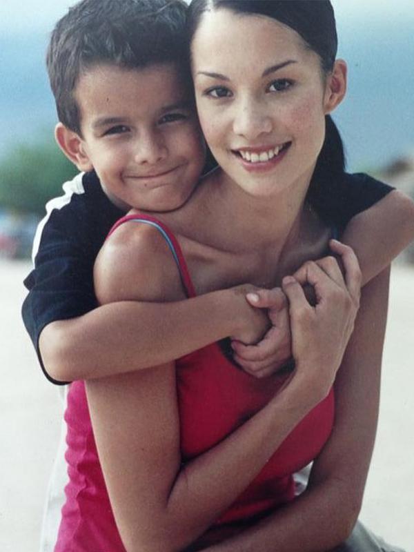 Potret Nadya bersama Tyrone kecil yang imut banget dan mamanya yang masih cantik sampai sekarang. (Liputan6.com/IG/@tyroneinlife)