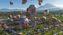 Pemandangan udara menunjukkan balon udara yang dihiasi motif tradisional sebelum diluncurkan selama festival tahunan yang diadakan untuk merayakan Hari Raya Idul Fitri, di desa Semayu, Wonosobo, Jawa Tengah pada Senin 23 Maret 2026. Festival balon udara tradisional kembali digelar di Desa Semayu, Wonosobo. (DEVI RAHMAN/AFP)