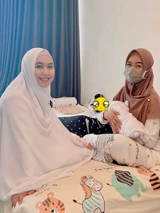 Kebersamaan Oki dan Ricis ini juga sering mencuri perhatian netizen. Pasalnya, keduanya kerap memperlihatkan kekompakkan bersama di berbagai kesempatan.(Liputan6.com/IG/@riaricis1795)